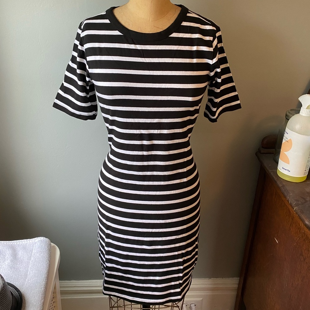 Old Navy Striped Black and White T Shirt Dress Med